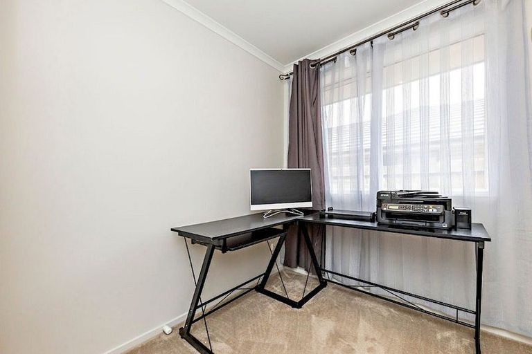 Photo of property in 3 Rohea Place, Opaheke, Papakura, 2113