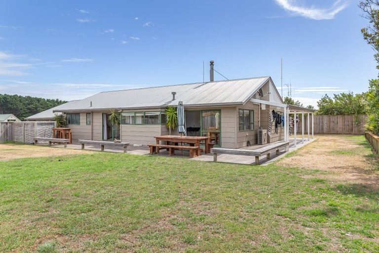 Photo of property in 24 Arataki Grove, Waitarere Beach, Levin, 5510