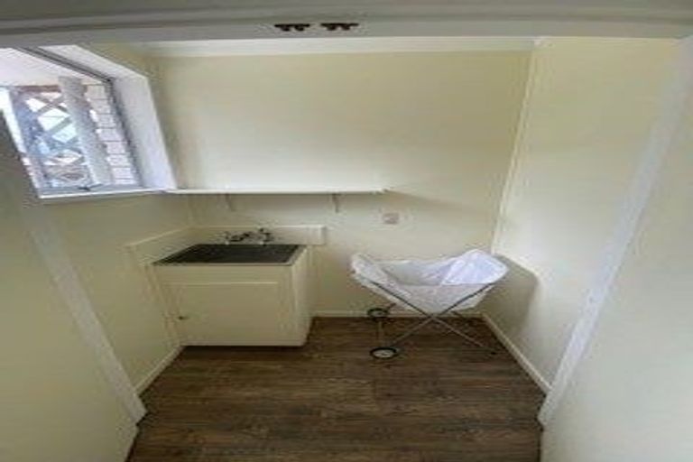 Photo of property in 31 Knowles Street, Terrace End, Palmerston North, 4410