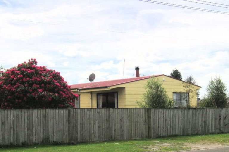 Photo of property in 14 Isobel Street, Fairy Springs, Rotorua, 3015
