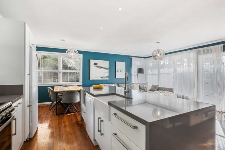 Photo of property in 10 Kia Ora Road, Beach Haven, Auckland, 0626