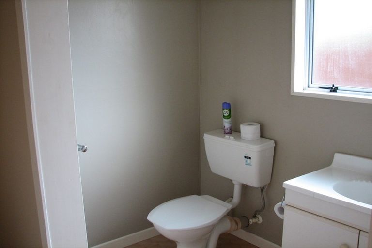 Photo of property in 8c Kruse Place, Redwood, Christchurch, 8051