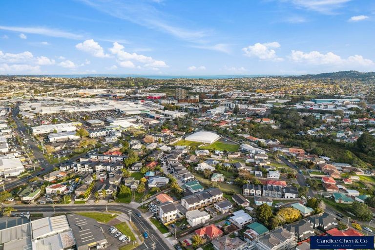 Photo of property in 4/16 Binsted Road, New Lynn, Auckland, 0600