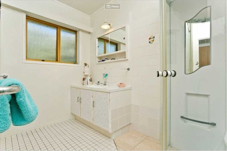 Photo of property in 2/4 Nea Place, Hillcrest, Auckland, 0627