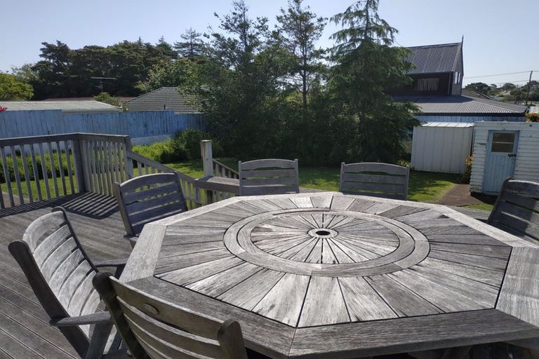 Photo of property in 19a Otakau Road, Milford, Auckland, 0620