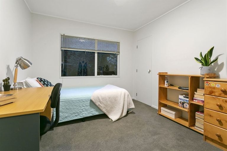 Photo of property in 2/74 Braemar Road, Castor Bay, Auckland, 0620