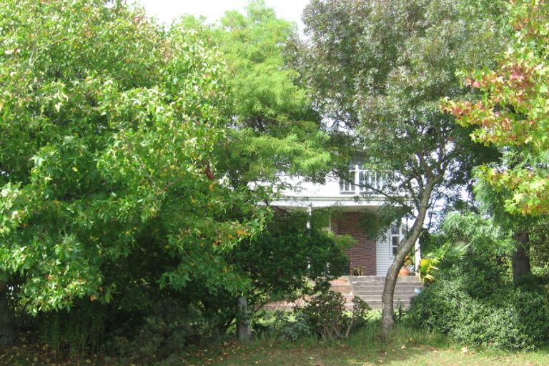 Photo of property in 5 Humphrey Kemp Avenue, Henderson, Auckland, 0612