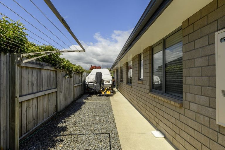 Photo of property in 5 Rainey Crescent, Papamoa Beach, Papamoa, 3118