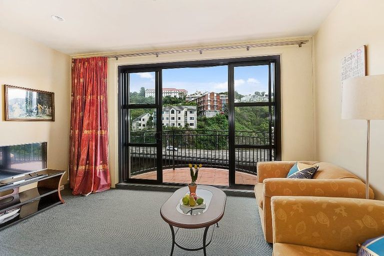 Photo of property in Atrium Towers, 6q/154 The Terrace, Wellington Central, Wellington, 6011