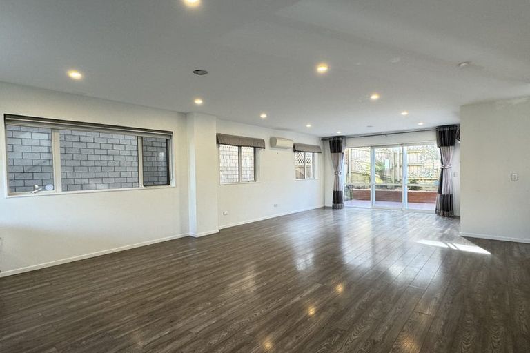 Photo of property in 22 Sunshine Boulevard, Sunnyvale, Auckland, 0612