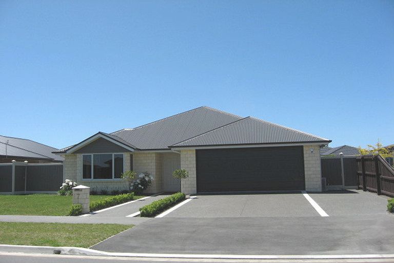 Photo of property in 7 Papaumu Green, Parklands, Christchurch, 8083