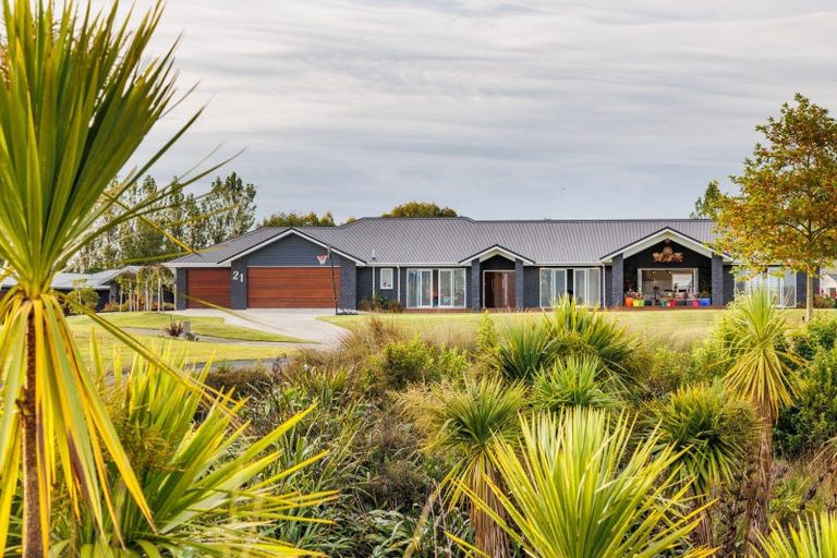 Photo of property in 21 Loveston Lane, Kelvin Grove, Palmerston North, 4470