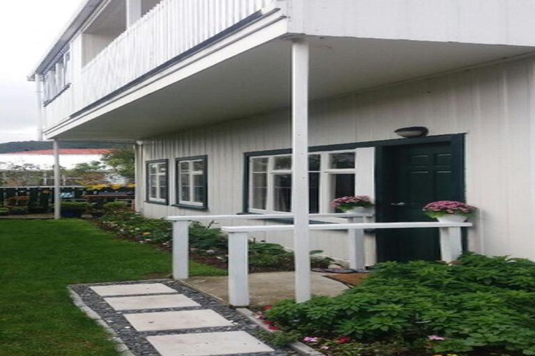 Photo of property in 37 Pukatea Street, Eastbourne, Lower Hutt, 5013