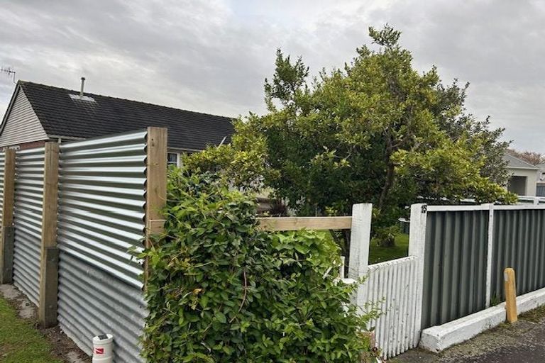Photo of property in 15 Savage Crescent, West End, Palmerston North, 4412