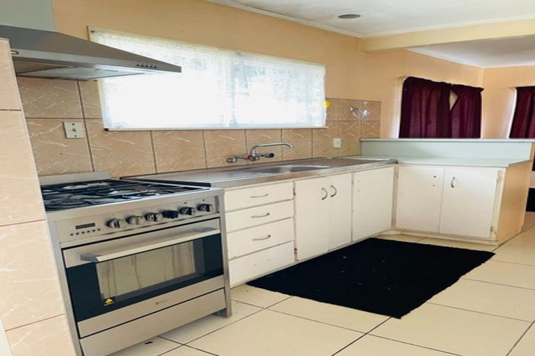 Photo of property in 422 Roscommon Road, Clendon Park, Auckland, 2103