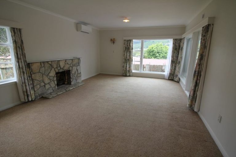 Photo of property in 35 Allen Terrace, Tawa, Wellington, 5028