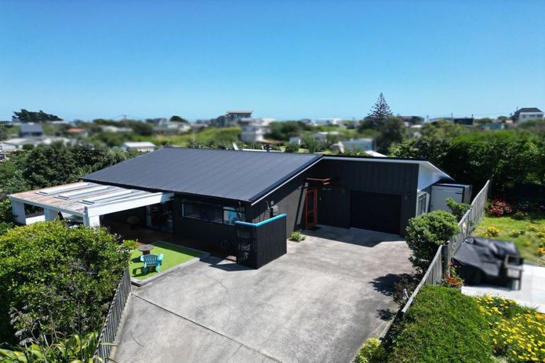 Photo of property in 42a Signal Street, Foxton Beach, Foxton, 4815