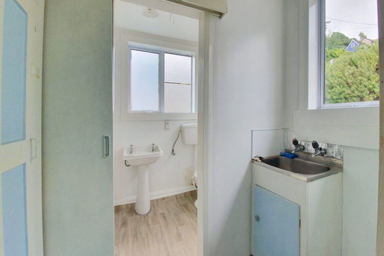 Photo of property in 2 Hawkhurst Road, Lyttelton, 8082