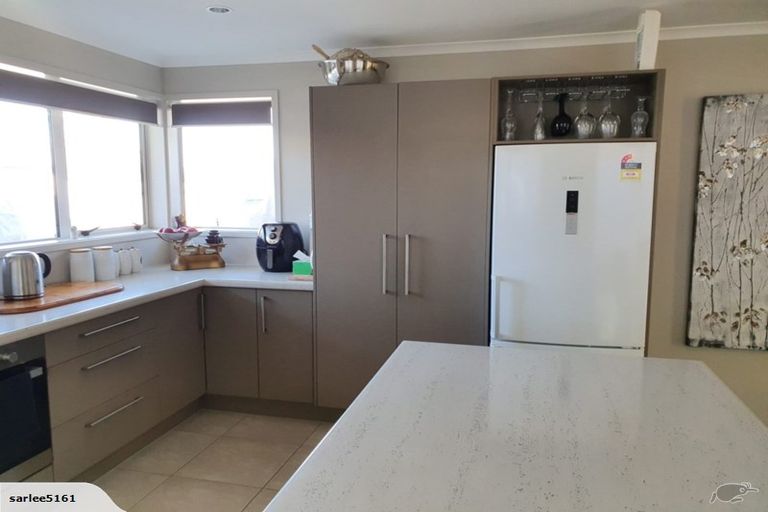 Photo of property in 22 Butterworth Crescent, Papamoa Beach, Papamoa, 3118