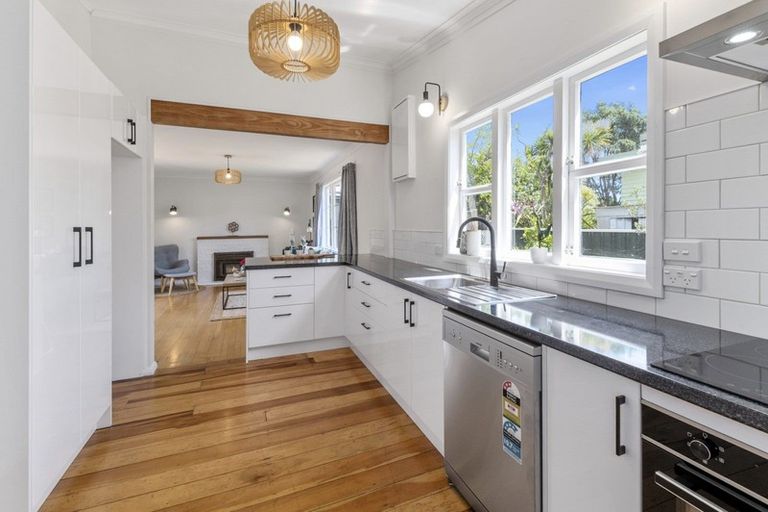 Photo of property in 14 Toi Street, Otaki Beach, Otaki, 5512