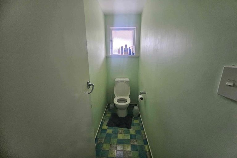 Photo of property in 1 Kinapori Terrace, Newlands, Wellington, 6037