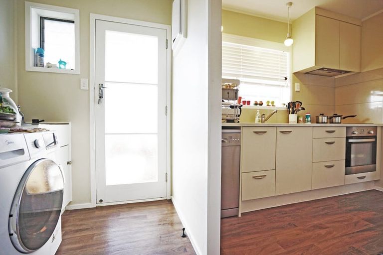 Photo of property in 1/32 Weldene Avenue, Glenfield, Auckland, 0629