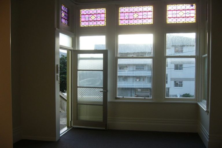 Photo of property in 4 Hawker Street, Mount Victoria, Wellington, 6011