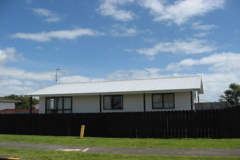 Photo of property in 82 Maplesden Drive, Clendon Park, Auckland, 2103