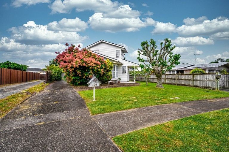 Photo of property in 109 Edgewater Drive, Pakuranga, Auckland, 2010