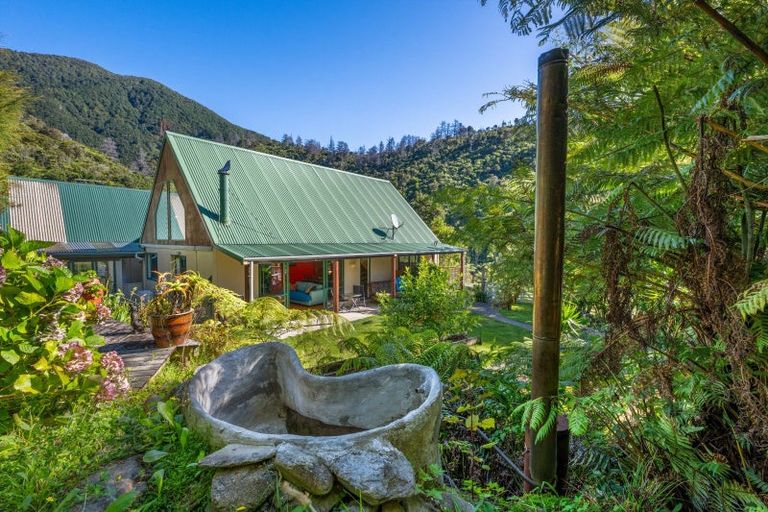Photo of property in 243 Boons Valley Road, Waikawa, Picton, 7220