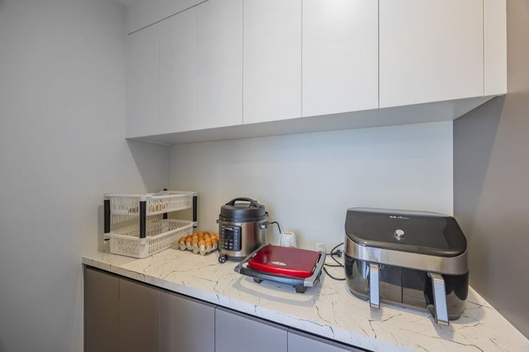 Photo of property in 16 Cara Avenue, Kumeu, 0810