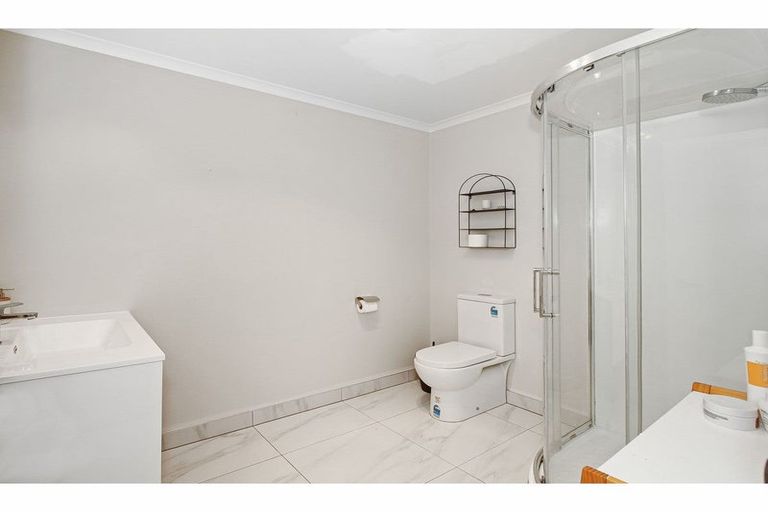 Photo of property in 8b Lumbarda Drive, Kumeu, 0810