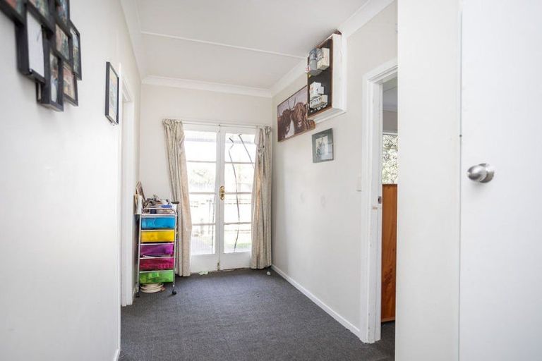 Photo of property in 13 Waterloo Street, Dannevirke, 4930