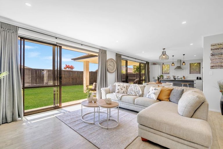 Photo of property in 6 Tavarnya Way, Patumahoe, Pukekohe, 2679