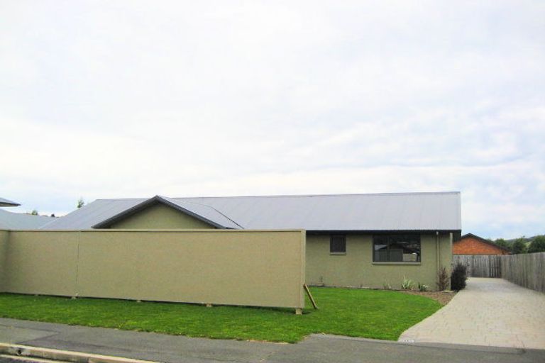 Photo of property in 40 Sunninghurst Drive, Fairfield, Dunedin, 9018