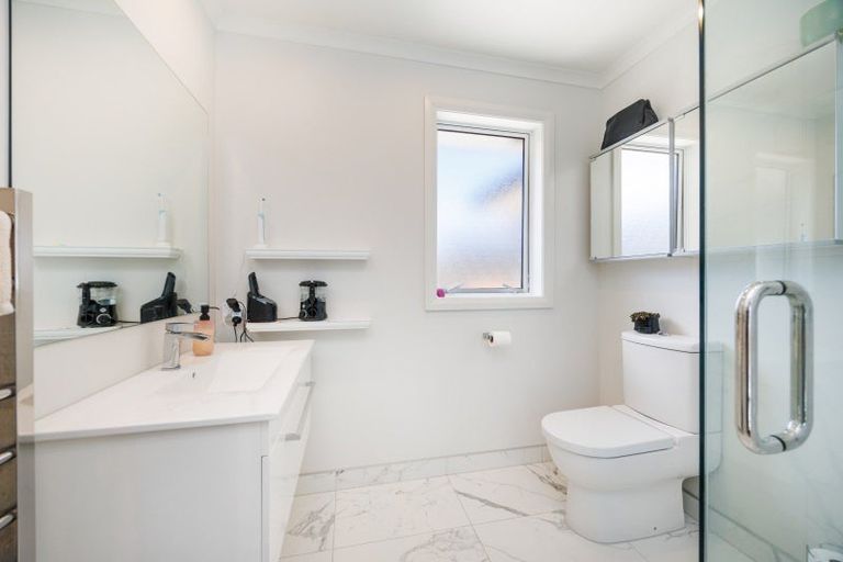 Photo of property in 83 Johnstone Drive, Fitzherbert, Palmerston North, 4410