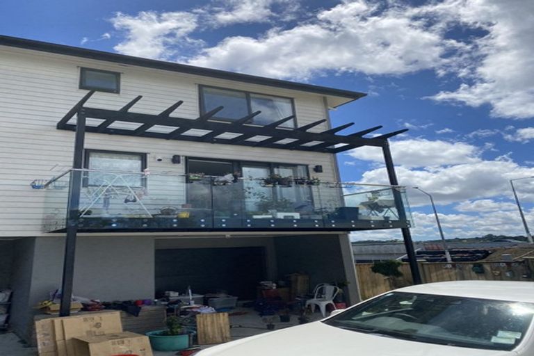 Photo of property in 1 Peony Mews, Oteha, Auckland, 0632