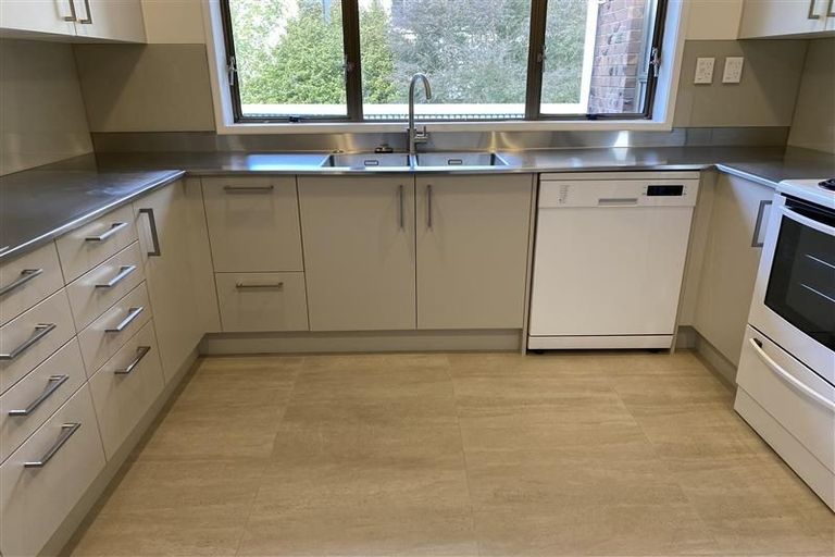 Photo of property in 23 John Downs Drive, Browns Bay, Auckland, 0630