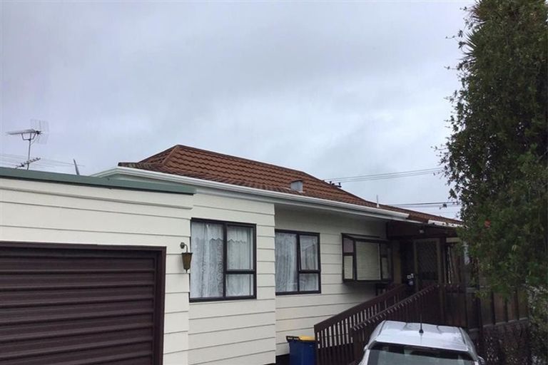 Photo of property in 2/1 Deuxberry Avenue, Northcote, Auckland, 0627