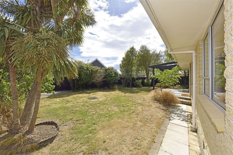 Photo of property in 1/11a Glen Place, Parklands, Christchurch, 8083