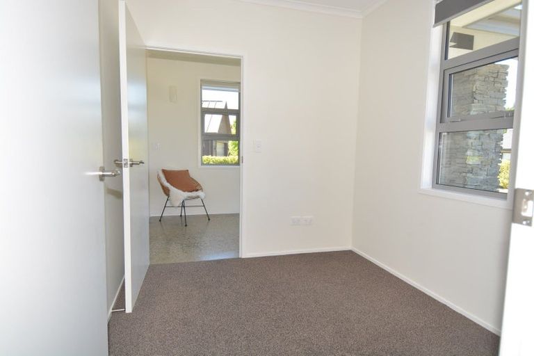 Photo of property in 4 Avalanche Place, Wanaka, 9305