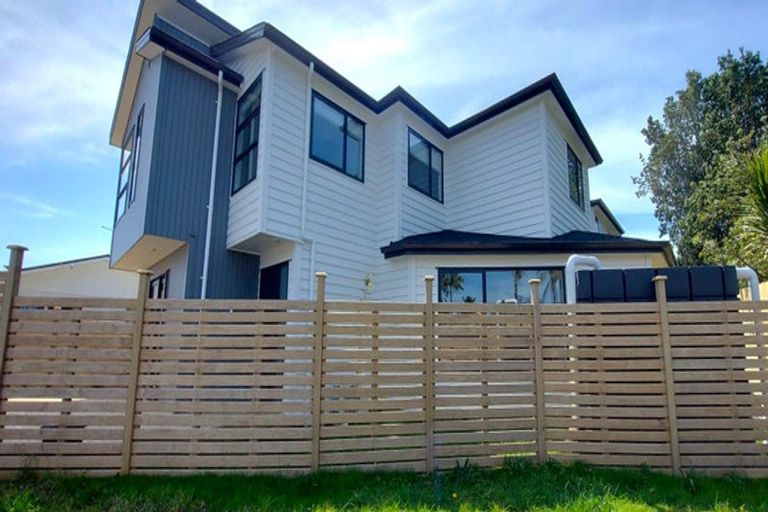 Photo of property in 20a Mackenzie Street, Te Atatu South, Auckland, 0610