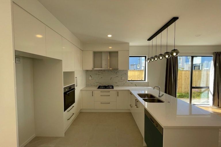 Photo of property in 28 Minhas Road, Papakura, 2110