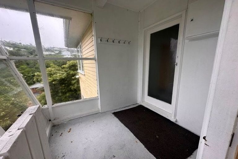 Photo of property in 88 Newlands Road, Newlands, Wellington, 6037