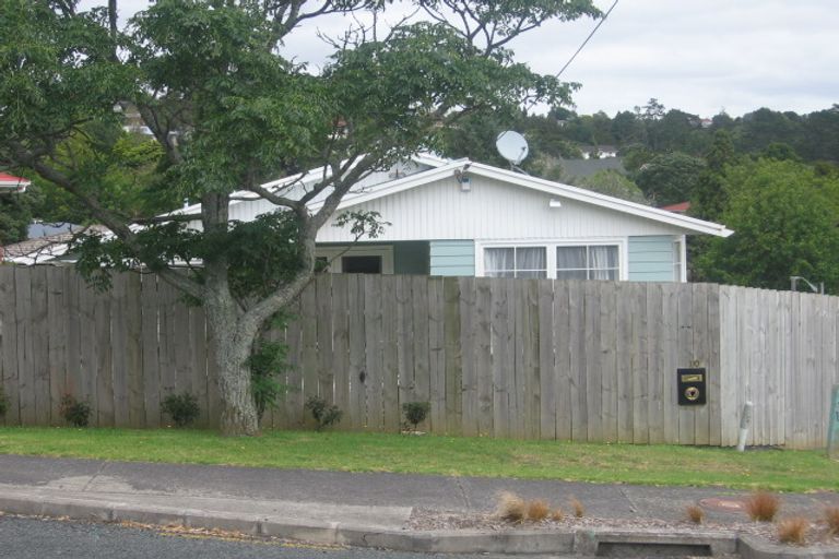 Photo of property in 2/10 Peach Road, Glenfield, Auckland, 0629
