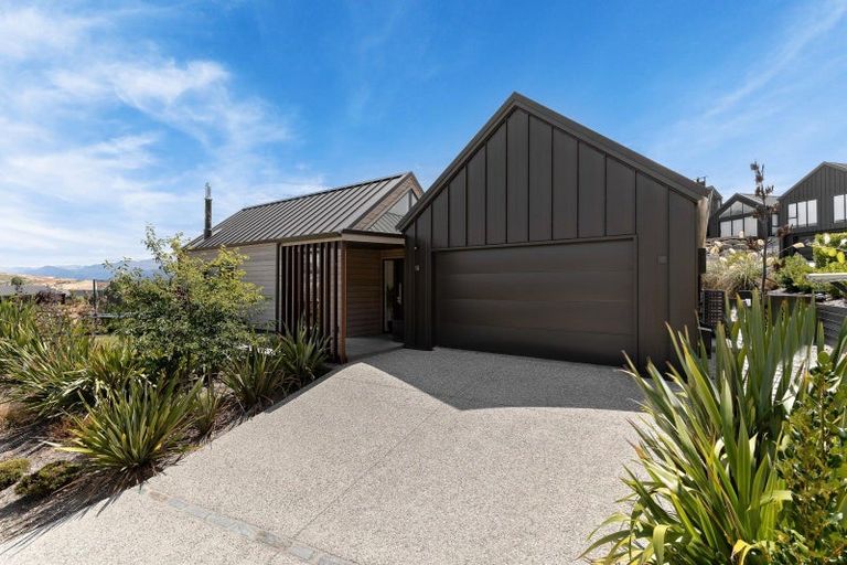 Photo of property in 13 Hackett Road, Jacks Point, Queenstown, 9371