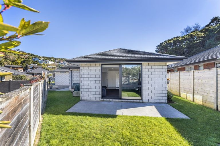 Photo of property in 6 Mooring Close, Whitby, Porirua, 5024