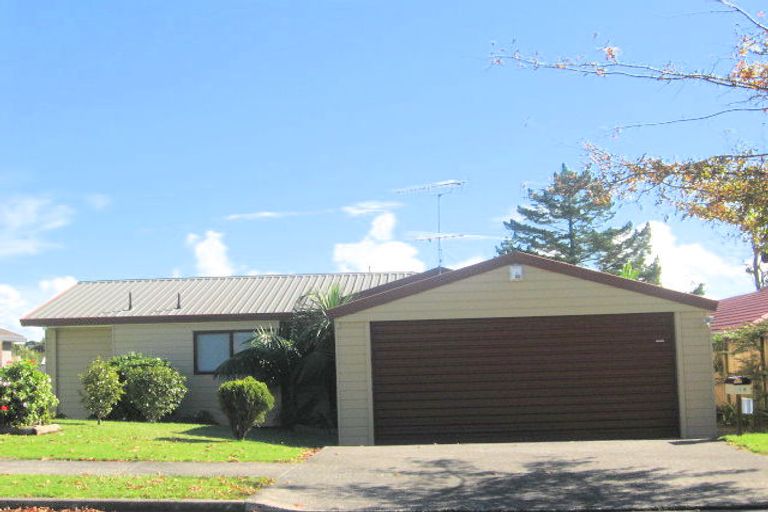 Photo of property in 18 Lochend Place, Highland Park, Auckland, 2010
