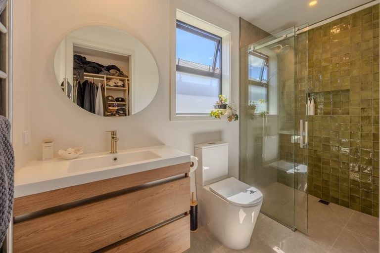 Photo of property in 16 Guthrie Street, Lake Hawea, 9382