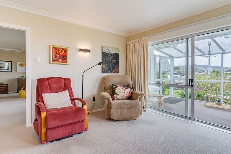 Photo of property in 21 Honeystone Street, Helensburgh, Dunedin, 9010